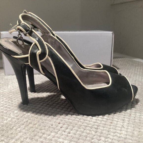 Guess Open Toe Heels - Picture 2 of 5